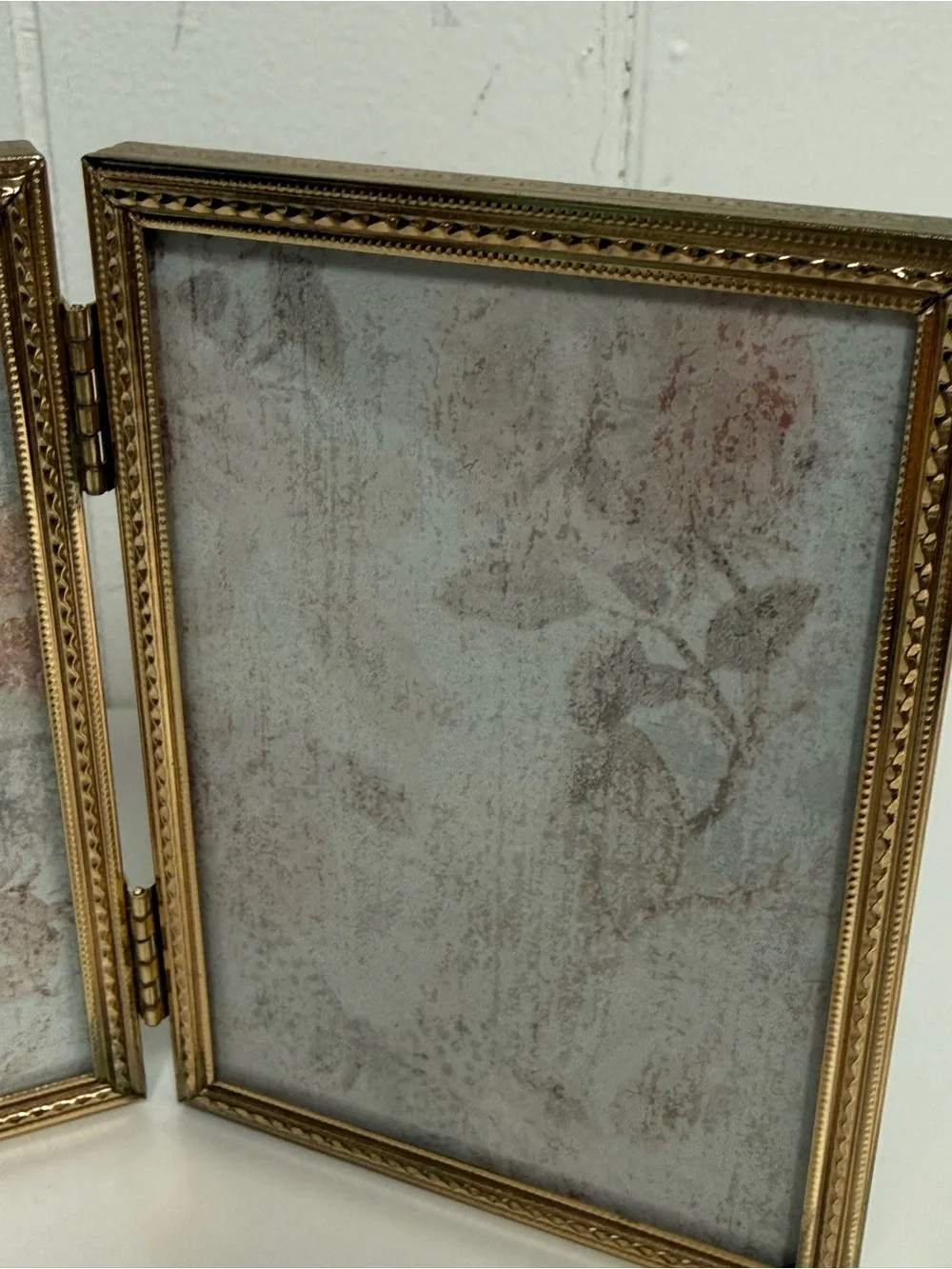 Vintage Goldtone Hinged Double 3.5x5 Picture Frame | Tabletop Display